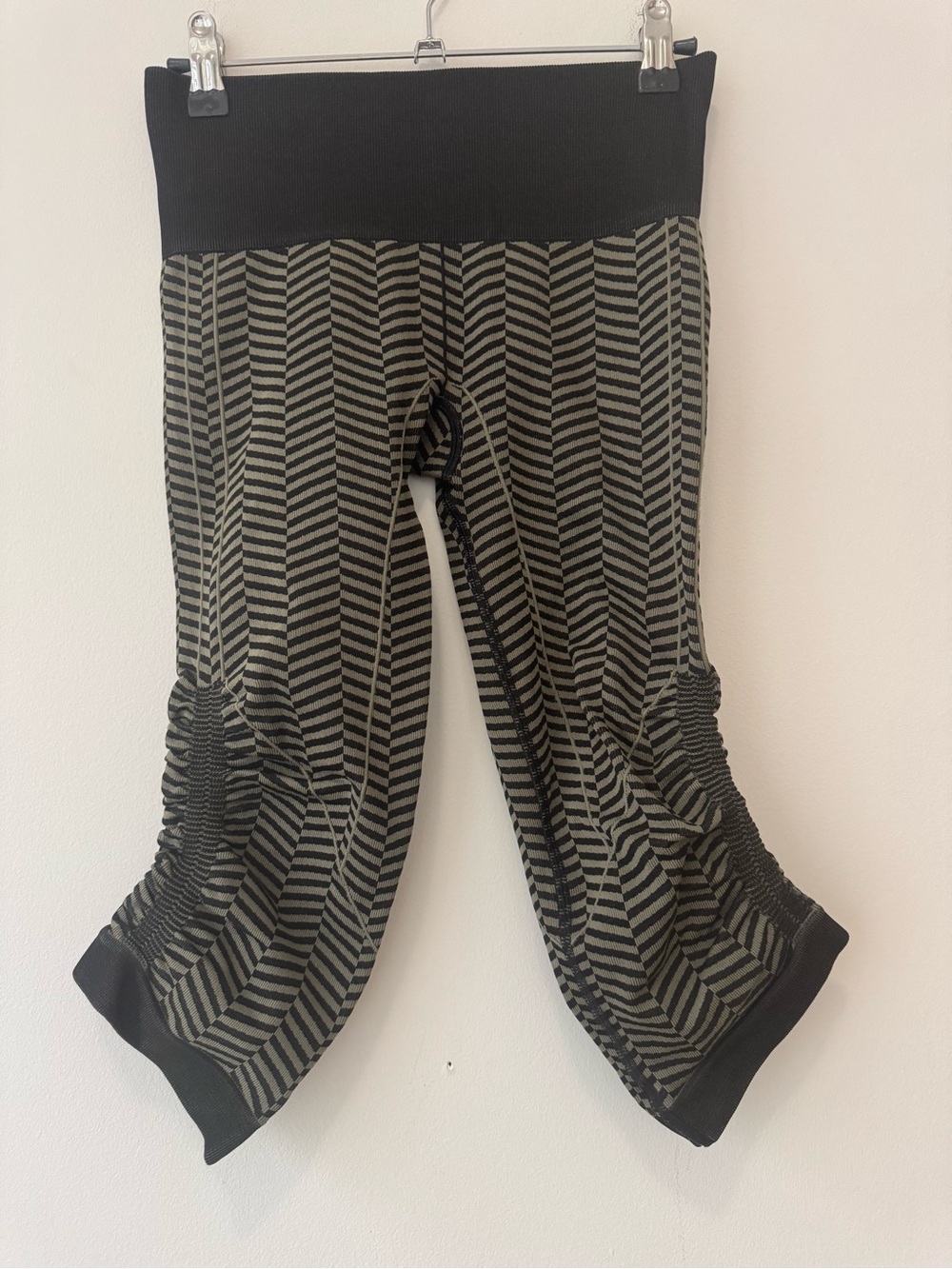 Lululemon In The Flow Crop Leggings Olive Green Black Workout Pilates XS/S